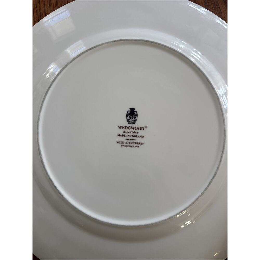 Wedgwood Wild Strawberry Dinner Plates England 10.75” - Set of 3 - Picture 2 of 3